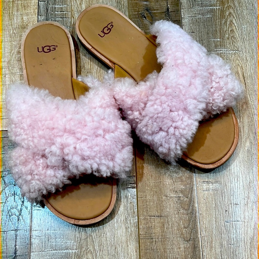 UGG pink sandals SZ 8.5. GREAT condition.
